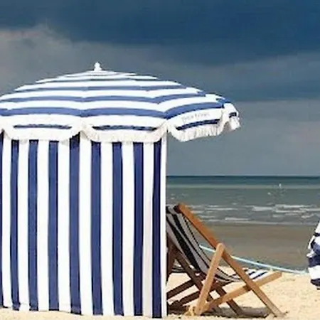 Apartment Cosy Dans Avec Piscine, Proche Du Centre Et De La Cabourg