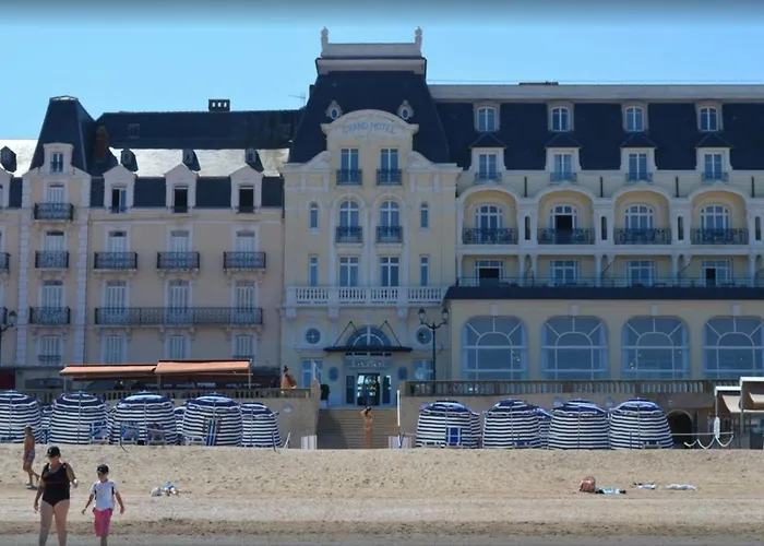 Apartment Cosy Dans Avec Piscine, Proche Du Centre Et De La
