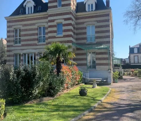 Cosy Dans Avec Piscine, Proche Du Centre Et De La Apartment