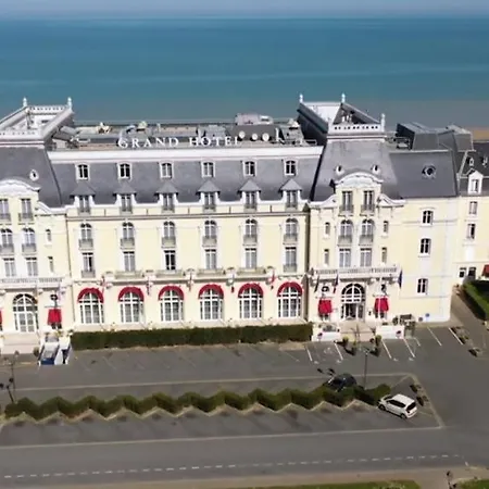 Cosy Dans Avec Piscine, Proche Du Centre Et De La Cabourg
