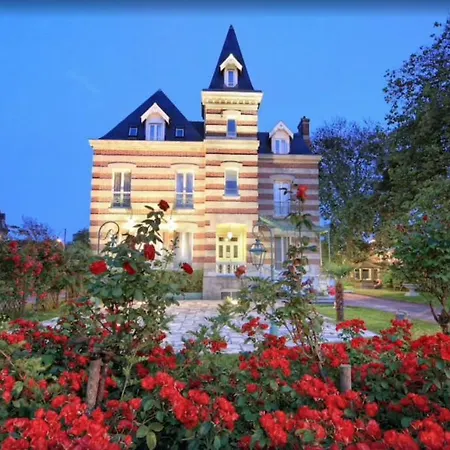 Cosy Dans Avec Piscine, Proche Du Centre Et De La * Cabourg