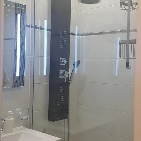 Cosy Dans Avec Piscine, Proche Du Centre Et De La