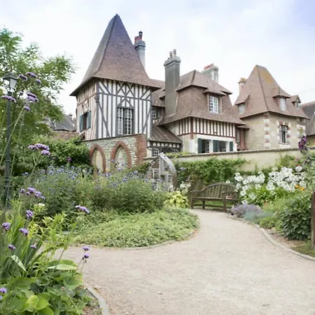 Apartament Cosy Dans Avec Piscine, Proche Du Centre Et De La Cabourg