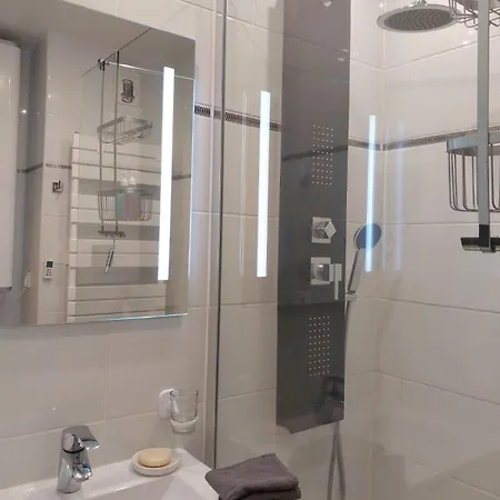 Apartament Cosy Dans Avec Piscine, Proche Du Centre Et De La