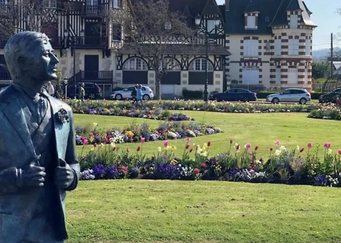 Cosy Dans Avec Piscine, Proche Du Centre Et De La דירה