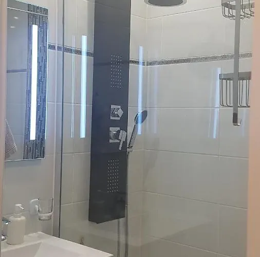 Cosy Dans Avec Piscine, Proche Du Centre Et De La