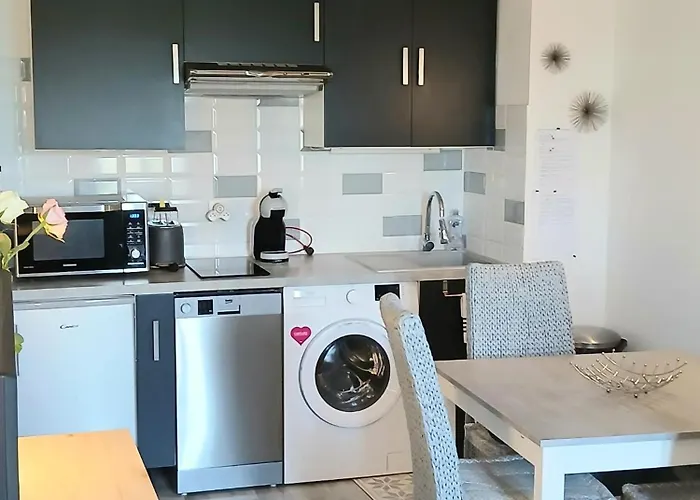 Cosy Dans Avec Piscine, Proche Du Centre Et De La דירה קאבורג